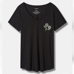 Torrid Skull Daisy Embroidered Girlfriend Classic Fit V-Neck Tee Size 1